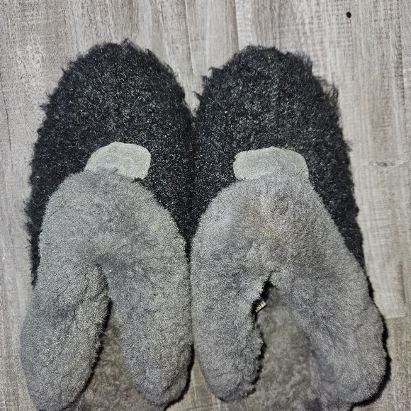 UGG Coquette Black and Gray Slippers - Picture 5 of 5